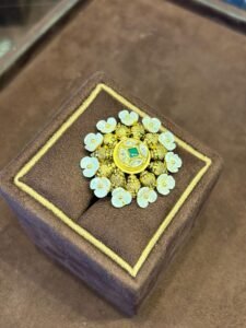 Emerald Center White Stone Floral Gold Ring – Suhagan Abhushan